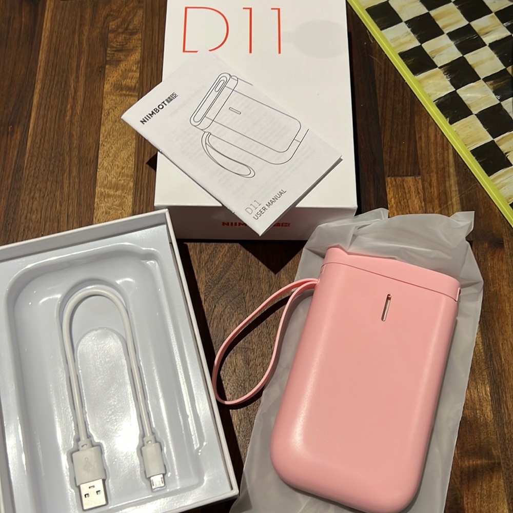 Niimbot D11 label maker